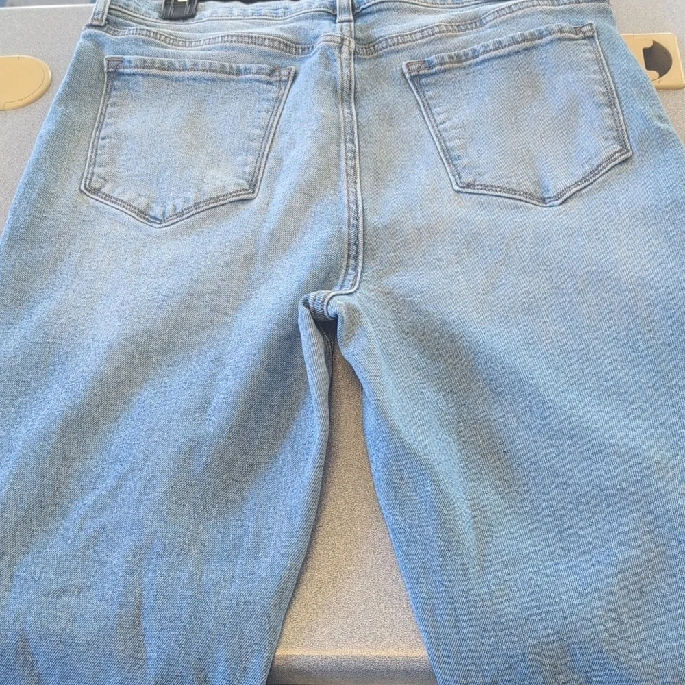 Cello Destroyed Mom Straight Jeans 17/33